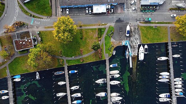(Symbolbild) Im Konstanzer Ortsteil Dettingen, hier eine Aufnahme des Hafens Wallhausen, ist ein Sportboot plötzlich verschwunden gewesen.