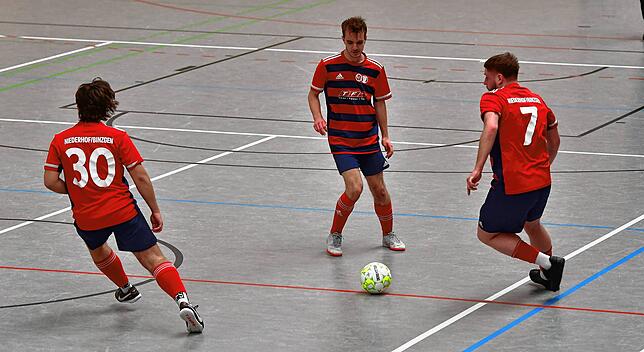 Bild 12: SC Niederhof/Binzgen unterliegt FC Freiburg-St. Georgen im Futsal-Halbfinale – und wir haben Fotos!
