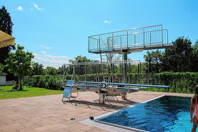 Die Sprunganlage im Freibad Tiengen.