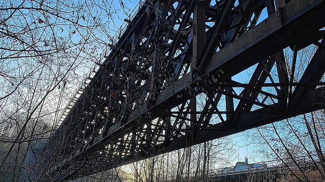 Historisches Bauwerk der Wehratalbahn: Die denkmalgeschütze Eisenbahnbrücke über die Wehra.