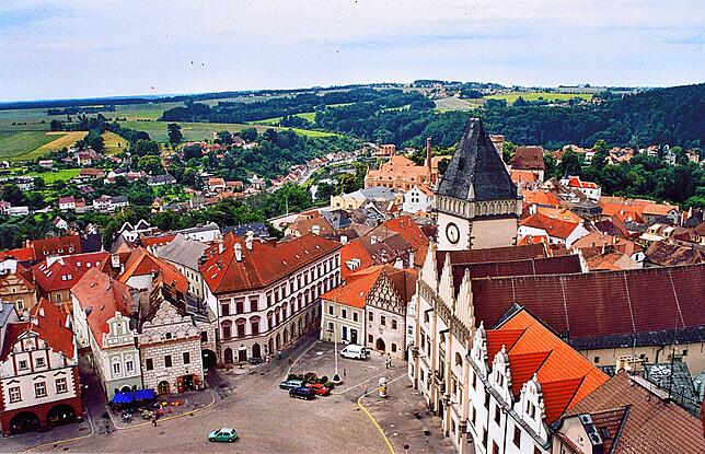 Blick vom Kirchturm auf die historische Innenstadt von Tábor im Jahr 2004.