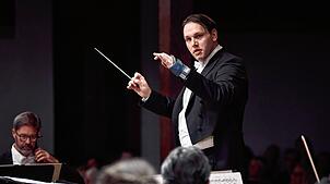 Wie ist es, vor einem ganzen Orchester zu stehen? Auch diese Frage beantwortet Gabriel Venzago, Chefdirigent der Bodensee Philharmonie, ...