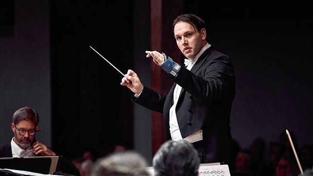 Wie ist es, vor einem ganzen Orchester zu stehen? Auch diese Frage beantwortet Gabriel Venzago, Chefdirigent der Bodensee Philharmonie, ...