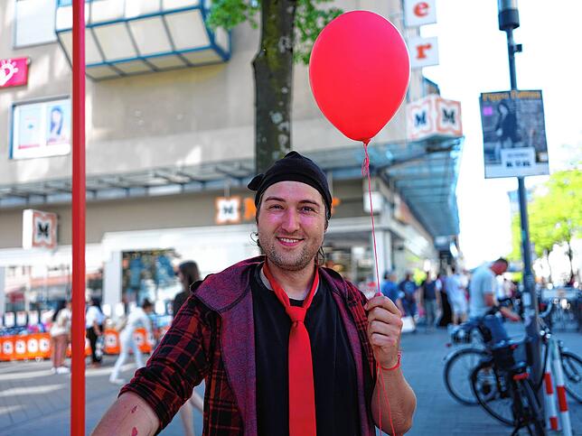 Mario Richter hat seine Zaubershow zu den Themen, die wirklich zählen, bereits vor mehr als vier Jahren erdacht. „Jetzt passt sie ...