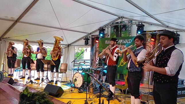 Die Musiker von Blechbandi aus dem Hochschwarzwald haben einen einzigartigen Blasmusiksound ins Zelt gebracht.