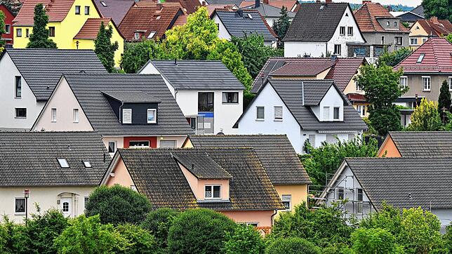 Vielen Eigentümerinnen und Eigentümern steht die Abgabe der Grundsteuererklärung noch bevor. Bis Ende des Monats ist dafür Zeit.