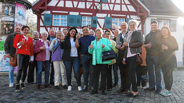 Einen Tag im Kreuz und das vor der offiziellen Eröffnung: Zehn SÜDKURIER-Abonnenten samt Begleitung haben das Gasthaus auf Herz und ...