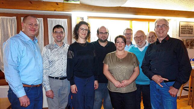 Der Vorstand der Bürger- und Narrenzunft Tiengen nach den Wahlen: Zunftmeister Tobias Fritz (von links), Vize-Zunftmeister Ralf Kögel, ...