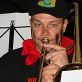 Dass er nicht nur ein Vollblutmusiker ist, sondern auch ein super lustiger Parodist, bewies Dirigent Jürgen Grabowski.