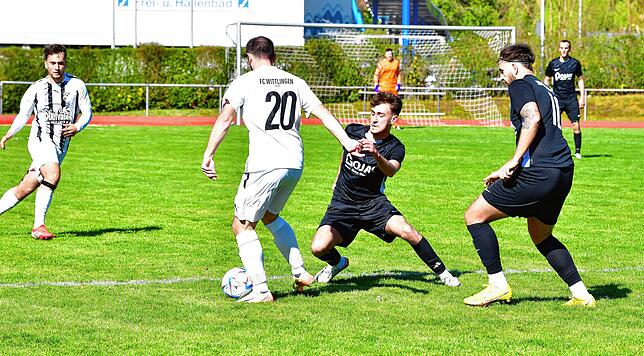 Bild 9: SG FC Wehr/Brennet siegt im Spitzenspiel mit 3:1 gegen FC WIttlingen – und wir haben Fotos!