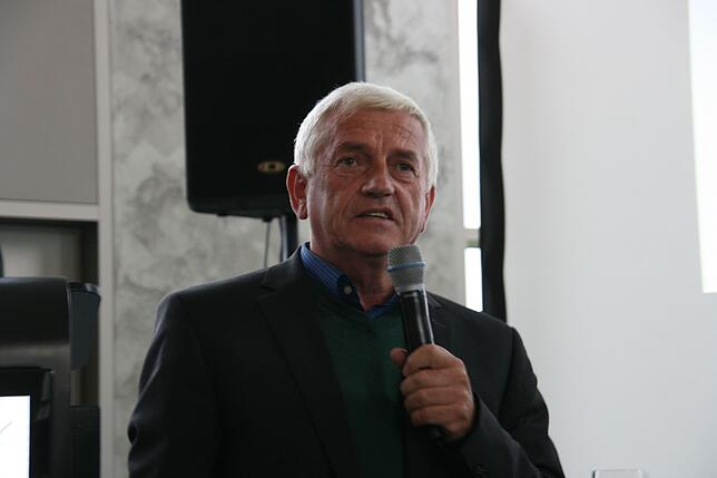 Schriftsteller und Theologe Arnold Stadler zeigte sich im Rahmen der Preisverleihung beeindruckt vom Engagement der Ehrenamtlichen.