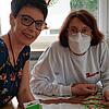 Die Betreuungsassistentinnen Sabine Hierholzer und Maria Wahl haben mit Besuchern der Johanniter-Seniorengruppen einen Baum mit ...