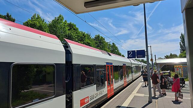 (Archivbild von Juni 2025) Der Seehas, hier am Haltepunkt Konstanz-Wollmatingen, verkehrt derzeit zwischen Konstanz und Engen. Jetzt ...