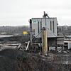 Die Asphaltmischanlage soll saniert werden, um die Kapazitäten zu erhöhen. Viele Bürger und der Gemeinderat sehen dies kritisch.