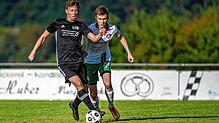Pokaltraum geplatzt: Lukas Kollnberger (vorn auf unserem Archivbild, gegen Felix Schmidle von der Spvgg. Andelsbach) traf im Pokalspiel ...
