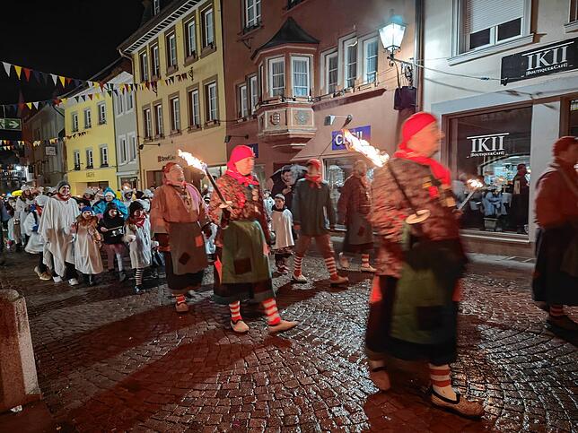Bild 4: Fasnacht 2025: So lebendig war der Wecken in Tiengen am Schnutzigen Donnerstag - Die besten Bilder!