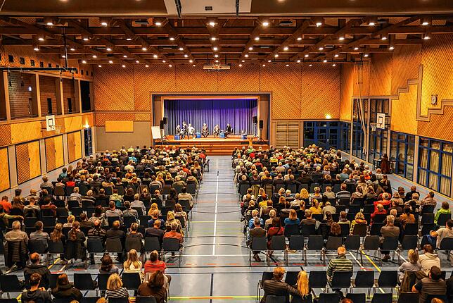 Gut besucht: Zahlreiche Bürger nutzten die Gelegenheit, die Bürgermeister-Kandidaten kennenzulernen.