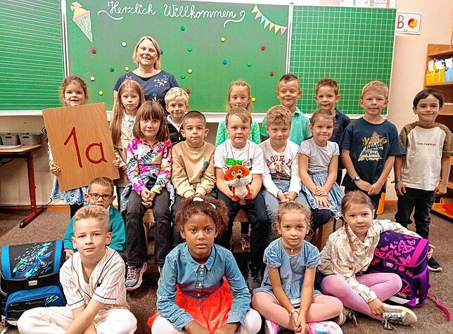 Elf Jungen und neun Mädchen wurden in die Klasse 1a der Grundschule Erzingen eingeschult. Klassenlehrerin ist Petra Kramer. Bild: Schule