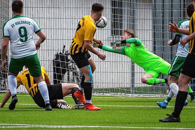 Bild 12: SV Nöggenschwiel gewinnt Derby beim SV Waldhaus mit 2:1 &ndash; und wir haben Bilder!