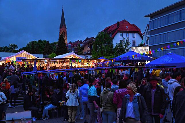 Bild 18: Tausende Besucher feiern beim Stadtfest