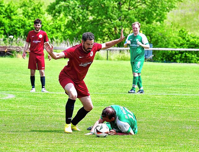 Bild 35: SV Waldhaus II gewinnt Kellerduell gegen DTFV Bad Säckingen mit 2:1 – und wir haben Fotos!