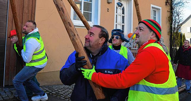 Bild 6: Bilder vom Narrenbaumstellen in Ittendorf (Teil 1/2)