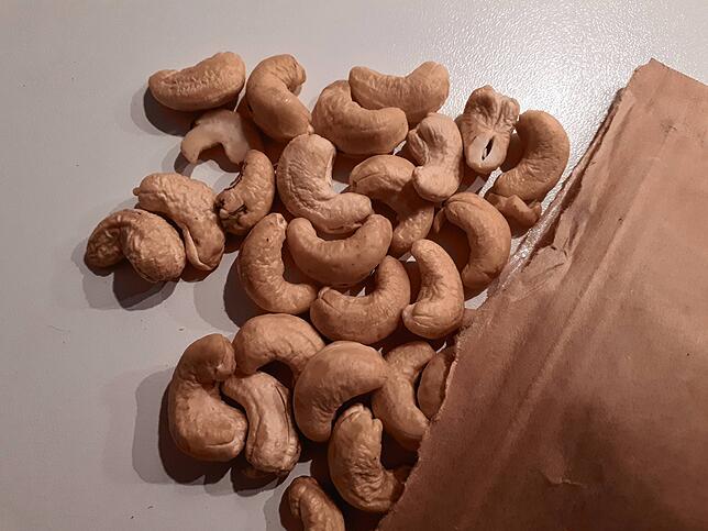 Cashewkerne, Bio-QualitätUnverpackt-Lieferdienst: 9,50 Euro/250-Gramm-PackungBioladen: 9,98 Euro/250 GrammFAZIT: Teurer im Bioladen