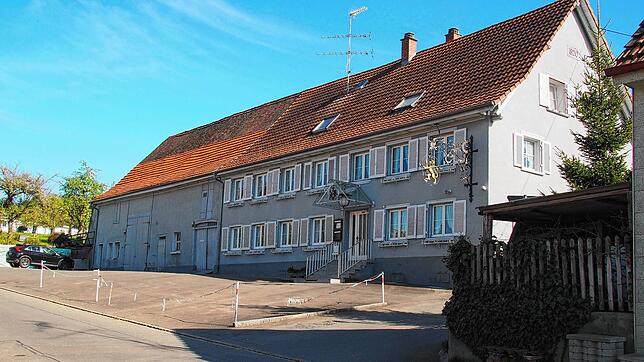 Kein Kubus sondern ein Gebäude mit Satteldach soll an Stelle des Ökonomiegebäudes an das ehemalige Gasthaus Löwen angebaut werden. Mit ...