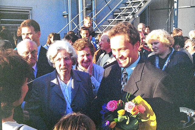 Bild 1: Gedächtnis der Region: Bilder von Matthias Weckbachs erster Wahl zum Bürgermeister im Jahr 1999