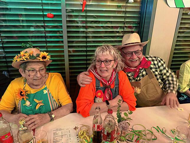 Bild 10: Bunte Fasnacht in Reckingen: Fasnachtsgärtner zeigen, wie man richtig feiert!