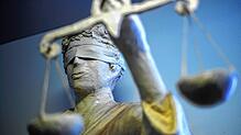 Wegen 31 Straftaten hat das Jugend-Schöffengericht einen 19-Jährigen zu einer Jugendstrafe von einem Jahr und zehn Monaten verurteilt. ...