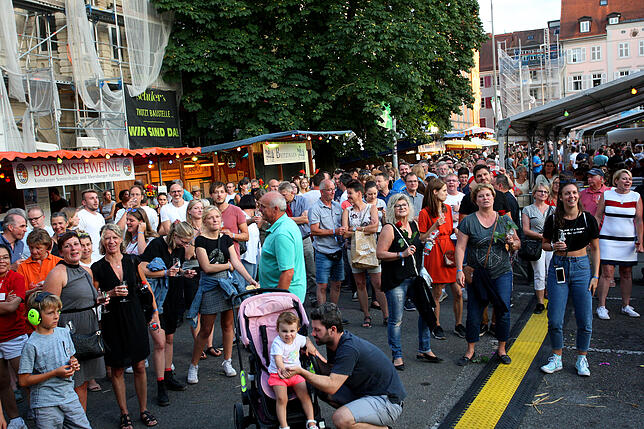 Bild 2: Weingenuss und Feierfreude: Tausende Besucher beim Konstanzer Weinfest