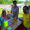 Kinder Rallye mit vier Stationen: An dieser DLRG-Station knüpfen die Kinder &ndash; hier Katharina (links) und Victoria aus Waldshut mit ...