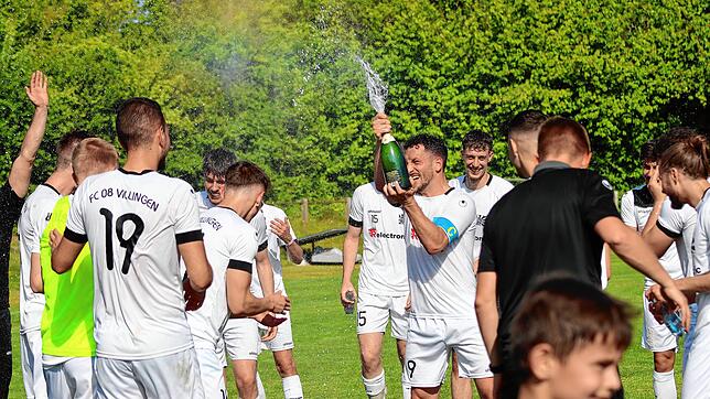 Der FC 08 Villingen II feierte den 1:0-Sieg in Verbandsliga, mit dem der Klassenerhalt klar gemacht wurde.