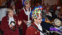 Rund 100 Gäste stimmten ein in traditionelle Fasnetslieder, aber auch ganz neue Texte und Arrangements.
