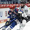 Zach Senyshyn (links) musste gestern Abend mit den Schwenninger Wild Wings eine klare Niederlage gegen die Kölner Haie einstecken.