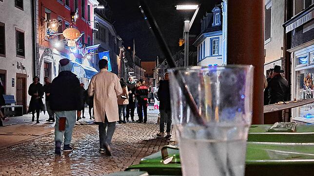 Flanieren, etwas trinken, zusammen feiern: Der Schmotzige 2024 in der Färberstraße.