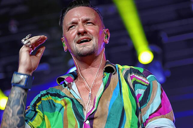 Ben ZUcker, hier beim Auftritt in Radolfzell im vergangenen Jahr, ist auch dieses Jahr wieder beim Milchwerk Musik Festival dabei.