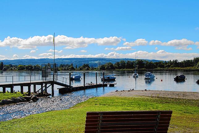 Der Steg beim Markelfinger Campingplatz steht im September kaum noch im Wasser.