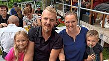 Die Familie Baumgartner aus Dangstetten genießt das Blumenfest.