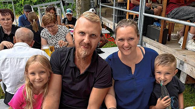 Die Familie Baumgartner aus Dangstetten genießt das Blumenfest.