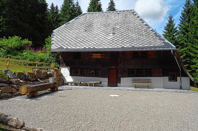 Der neu gestaltete Vorplatz des Heidenschlössle bietet den idealen Rahmen für Feste und Zusammenkünfte.