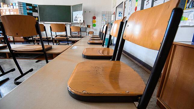 Unterrichtsausfall und zusammengelegte Klassen: Die Folgen des Lehrermangels sind gerade an den Grundschulen oft gravierend.