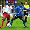 Samuel Peter (links), hier im Dress des SC Pfullendorf, für den er bis zum Sommer gespielt hatte, ehe es ihn zum Türkischen SV Singen zog.