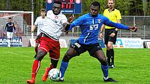 Samuel Peter (links), hier im Dress des SC Pfullendorf, für den er bis zum Sommer gespielt hatte, ehe es ihn zum Türkischen SV Singen zog.