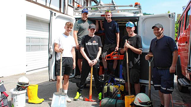 Sie starten vom Bodensee aus zu ihrem Hilfseinsatz in Ahrweiler (v.l.): Glenn Trisner, Sebastian Strobel, Nicolas Paul, Cornelius ...