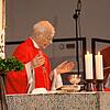 Hartwig-Michael Benz zelebriert Ende Mai in der St.-Oswald-Kirche die Messe anlässlich seines goldenen Priesterjubiläums. Rechts im Bild ...