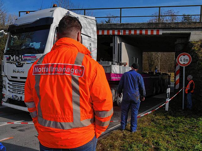 Auch ein Notfallmanager der Bahn ist vor Ort.