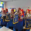 Mit rund 40 Musikern besuchte der Poppele-Fanfarenzug die Singener Lokalredaktion.