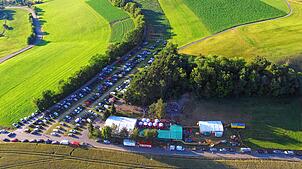 Blick auf das Veranstaltungsgelände des Estelbergfests 2019. Auf dem Areal wurden am frühen Samstagmorgen bei Aufbauarbeiten vier ...